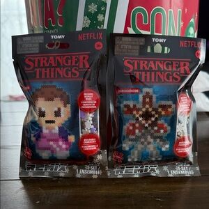 Stranger Things Pixel Art Puzzle Set - Black and Red